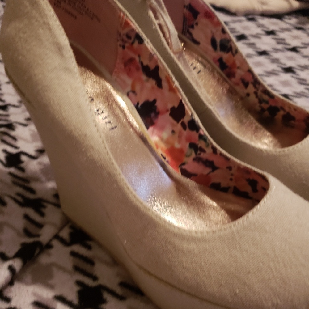 Steve Madden wedges - Madden Girl wedges - Picture 2 of 4
